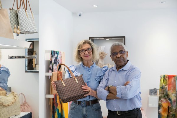 Comment porter des foulards en cachemire pour un look élégant?